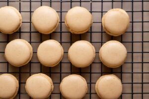 マカロン焼いた後しぼむ原因と対策|失敗しないコツを徹底解説