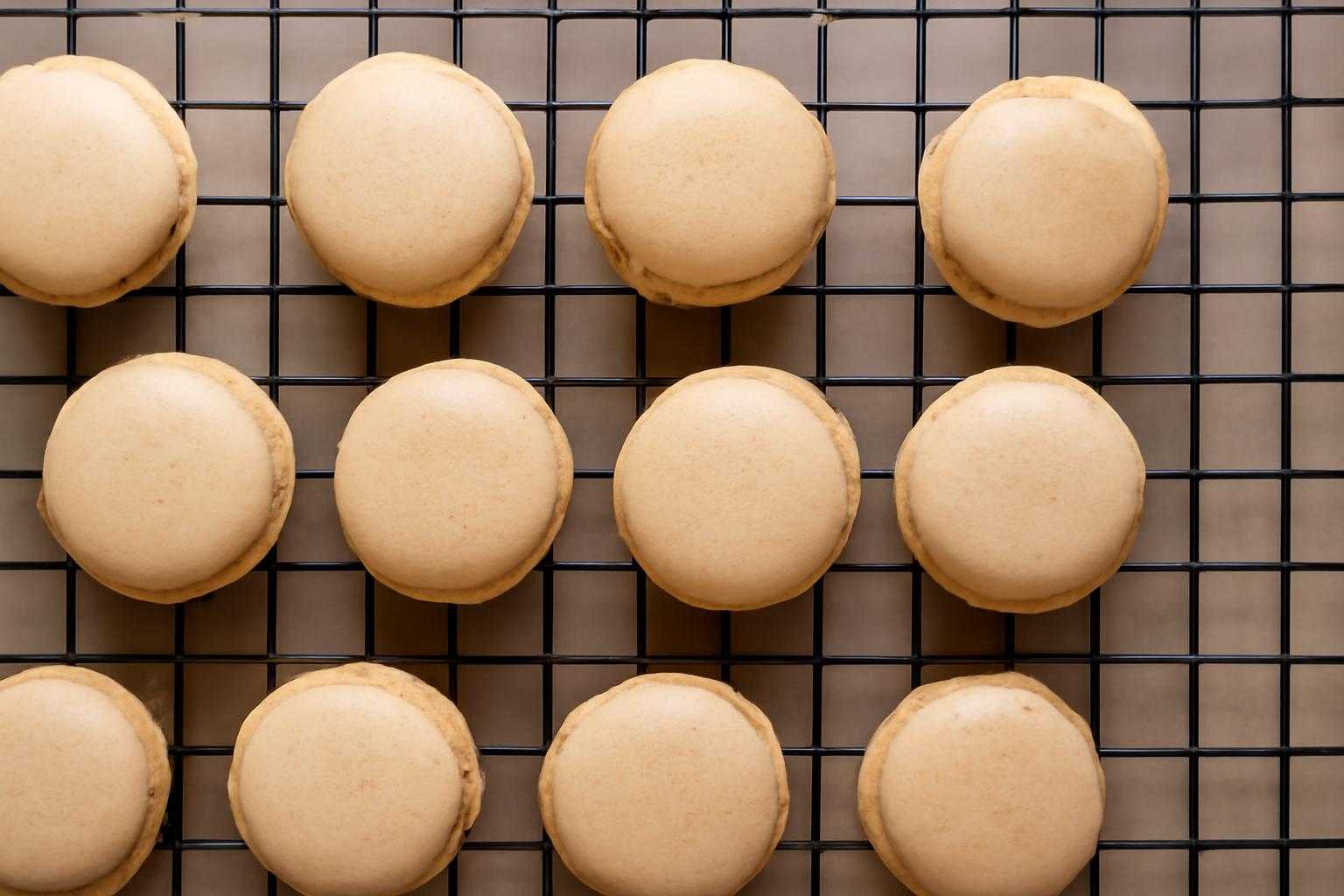 マカロン焼いた後しぼむ原因と対策｜失敗しないコツを徹底解説