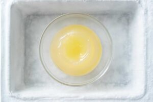 ゼラチンを早く固める方法|冷凍庫での時間短縮テクニック